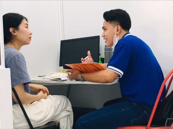 GITCの講師と生徒のマンツーマンクラス