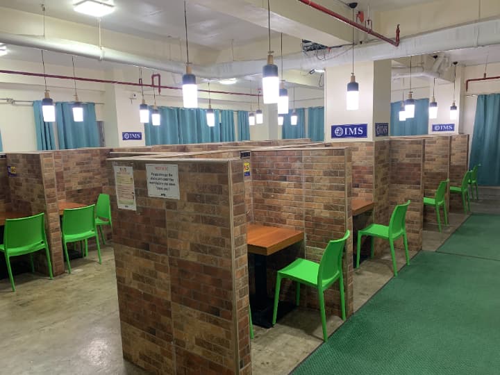 個別ブースに分かれた集中できる学習室(ジュニアルーム)