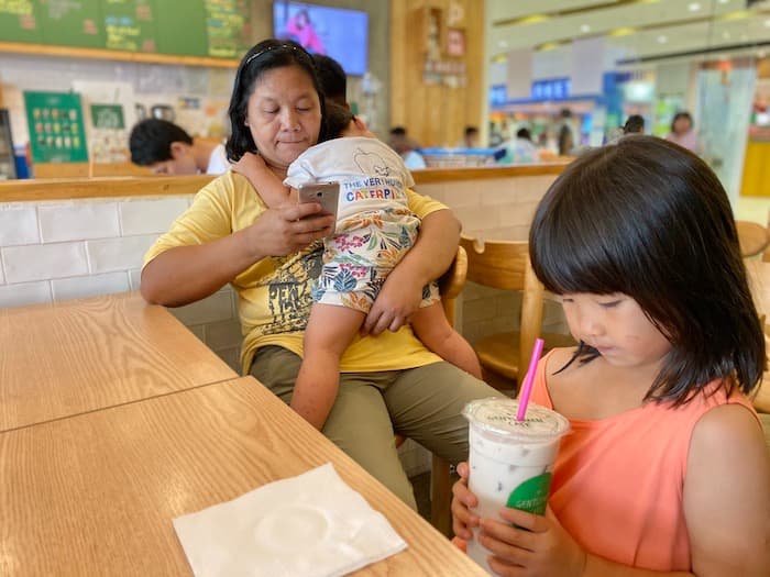 ショッピングモールへ買い出しへ