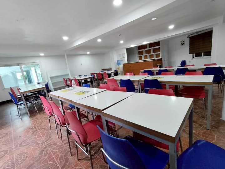 校内で2時まで使えるネストカフェの室内用の様子