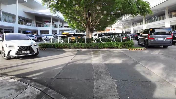 セブ島の商業施設 STREEESCAPE のエントランス