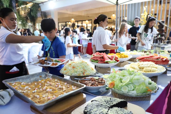 ジュニアキャンプのビュッフェ