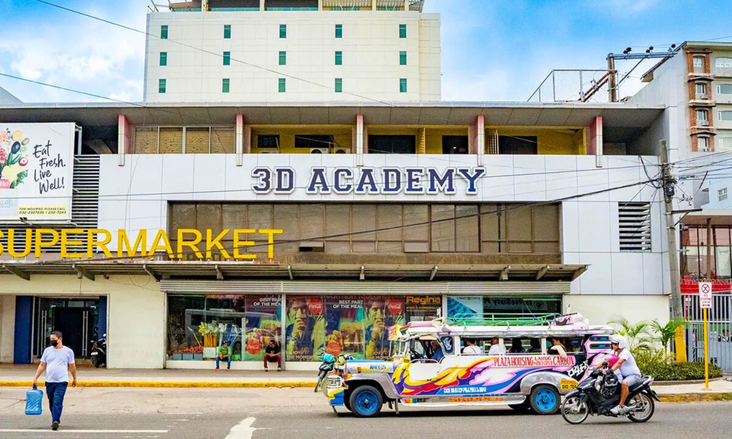 3D Academyの隣にあるJYスクエアモールの正面。1階にスーパーマーケットが入る