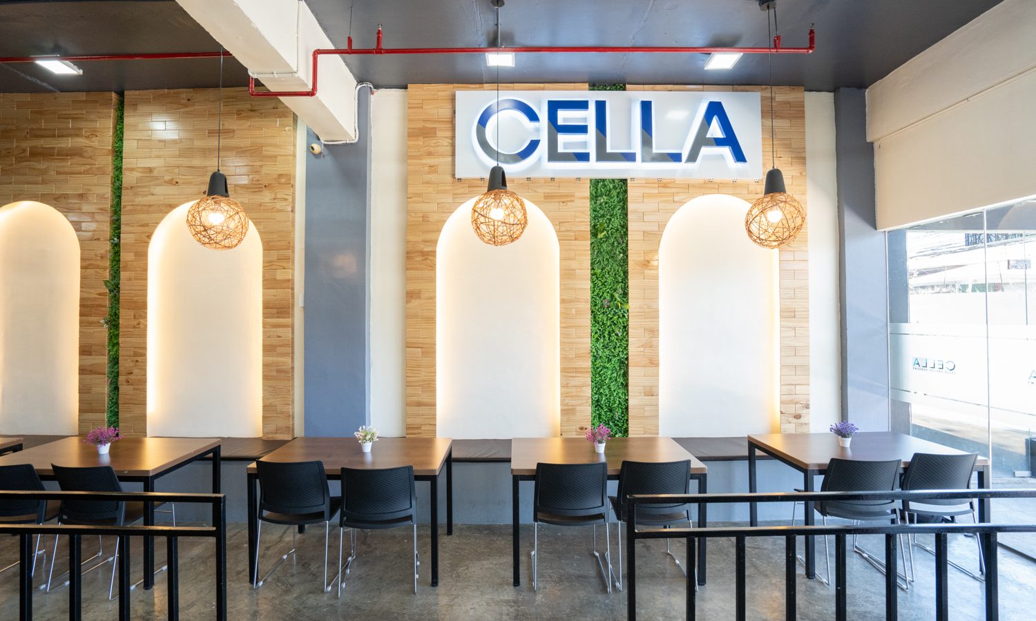 CELLA Premiumの1階ラウンジ