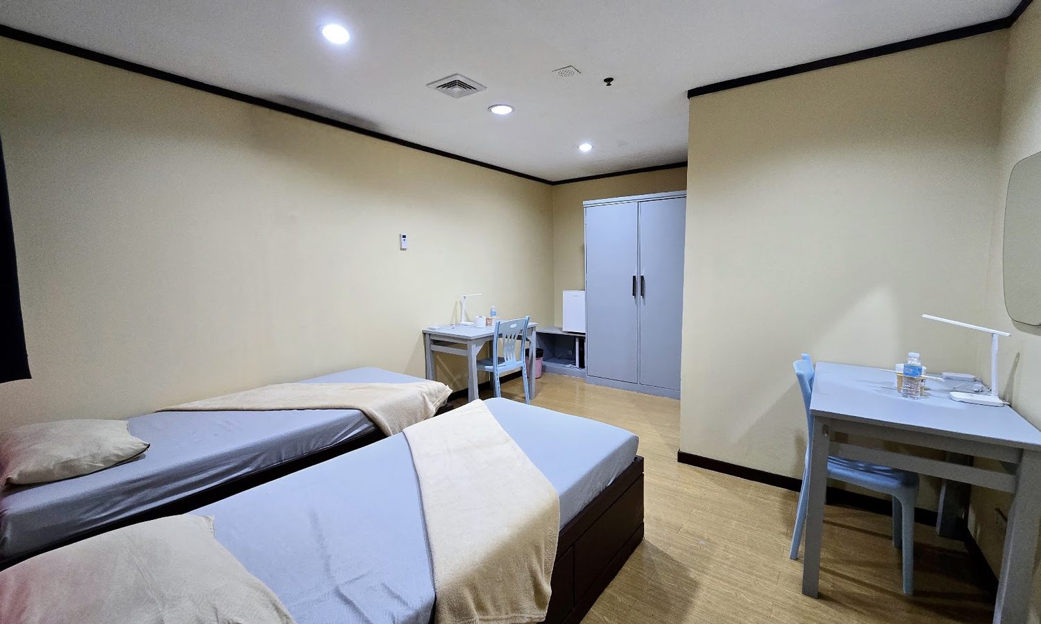 CPILSの2人部屋(窓が廊下側)