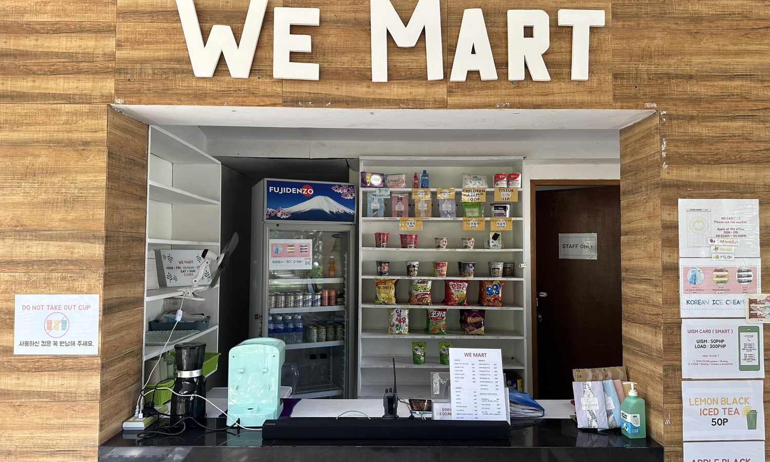 CLARK WE ACADEMYの売店「WE MART」