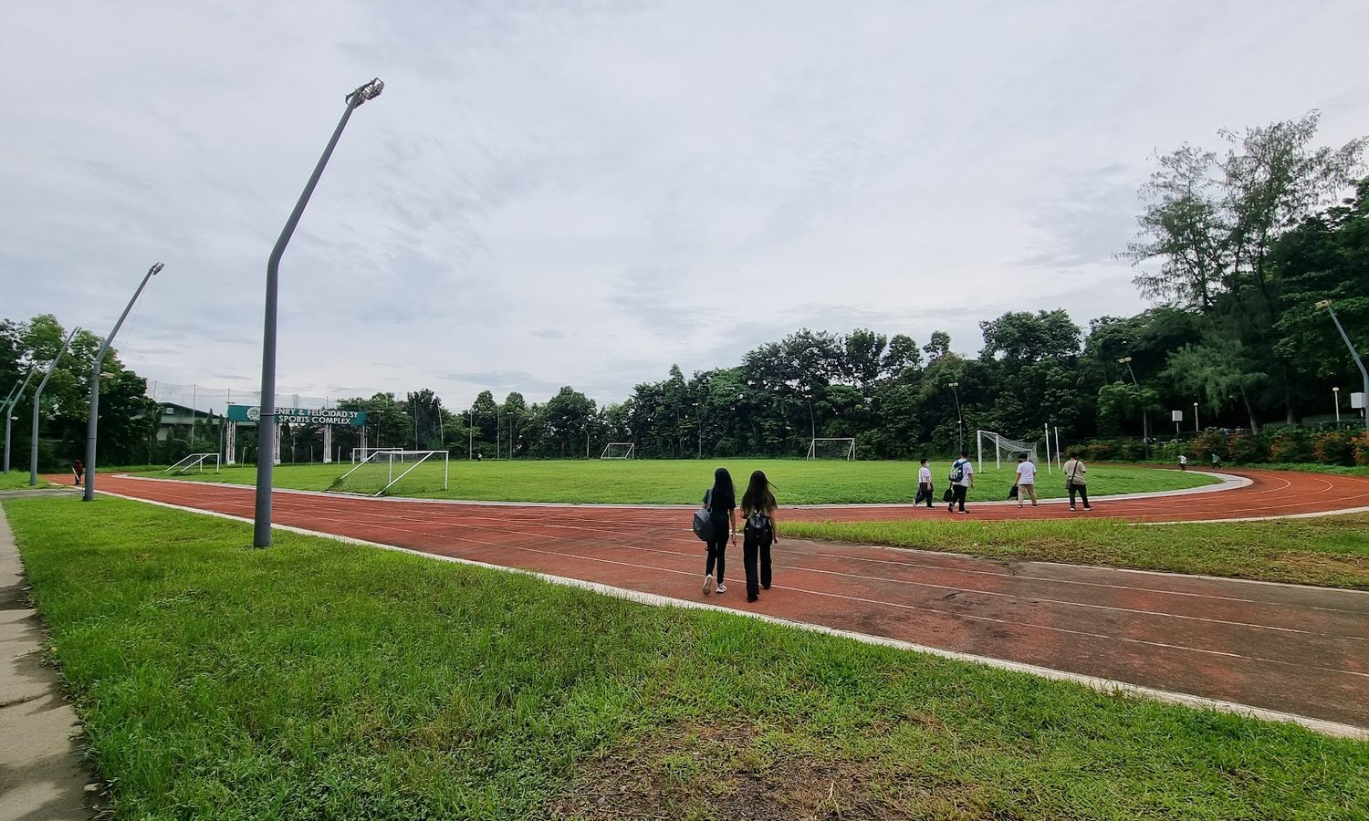 大学の陸上トラック