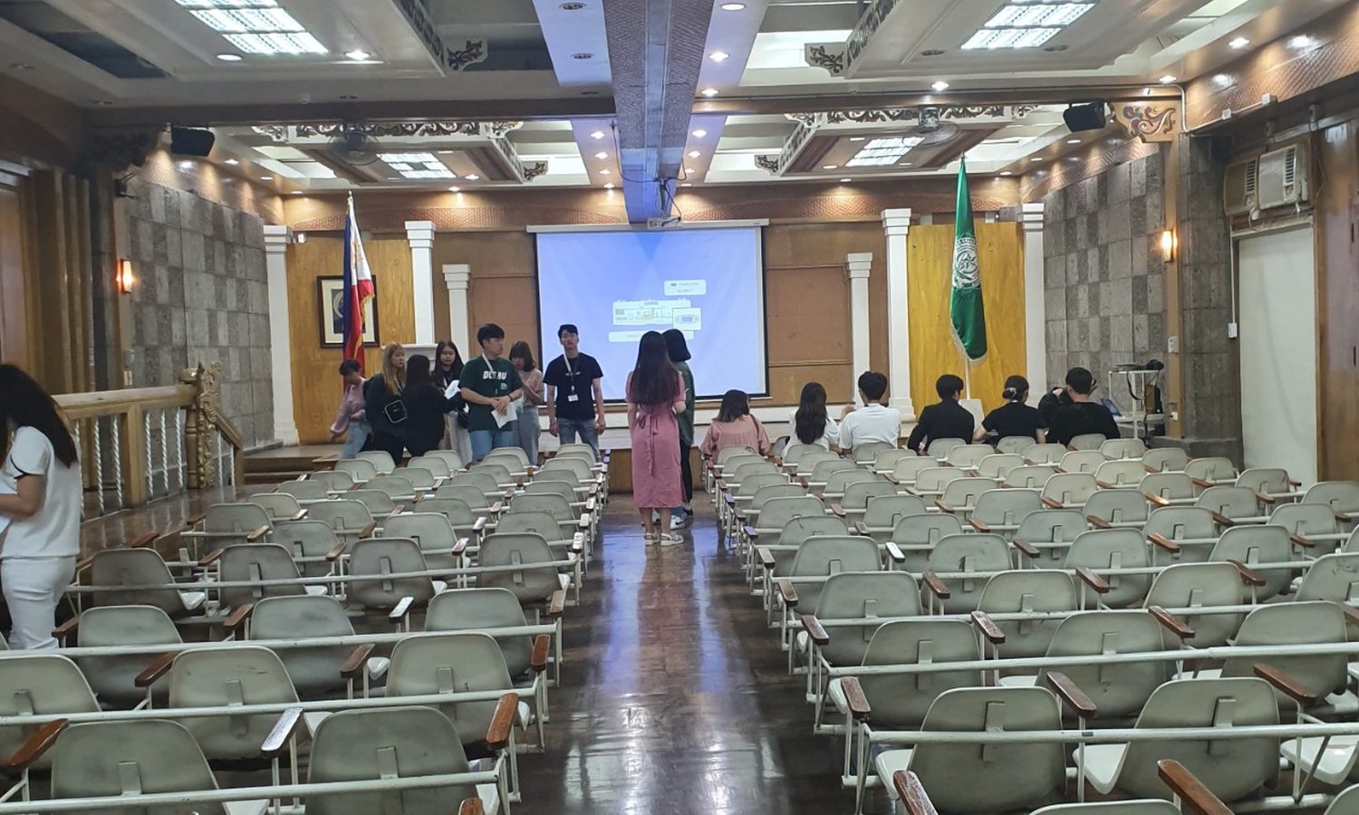 入学式・卒業式が行われる大学の講堂