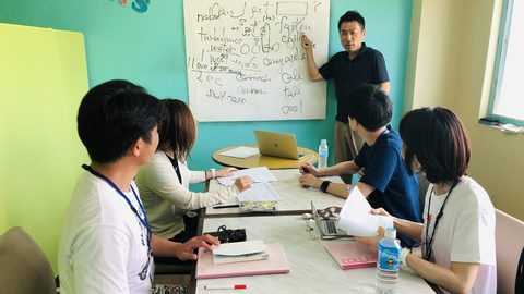 日本人講師・青木さんが担当するIELTS・TOEICの授業