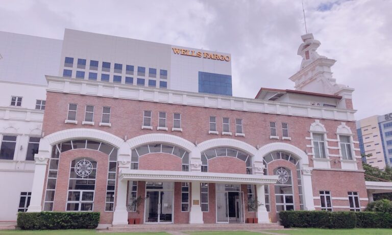 Enderun Colleges の大学キャンパス正面