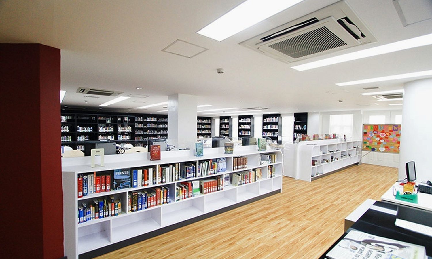 Enderun Colleges の図書室