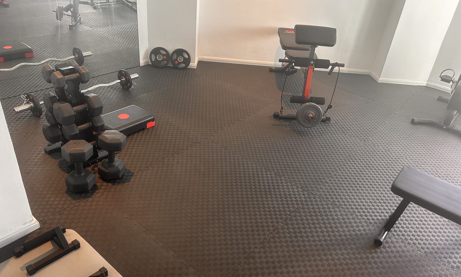 E-roomのジムの器具