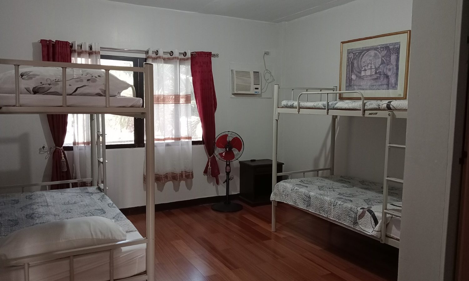First Englishのシェアハウス4人部屋(2段ベッド2台)