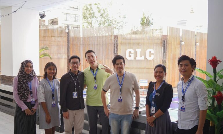 GLCの日本人スタッフと現地スタッフ