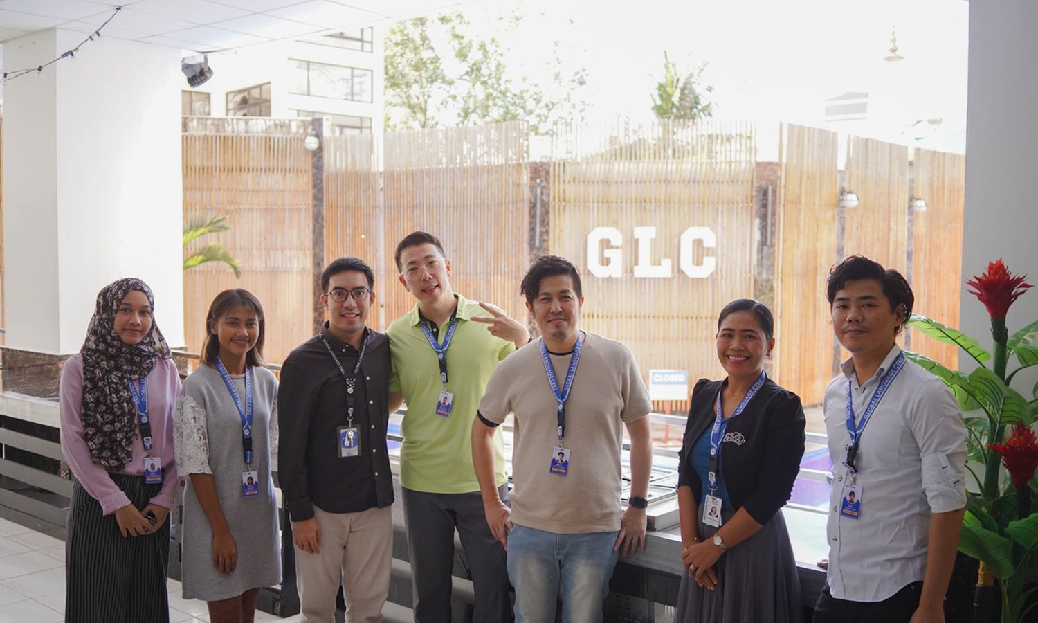GLCの日本人スタッフと現地スタッフ