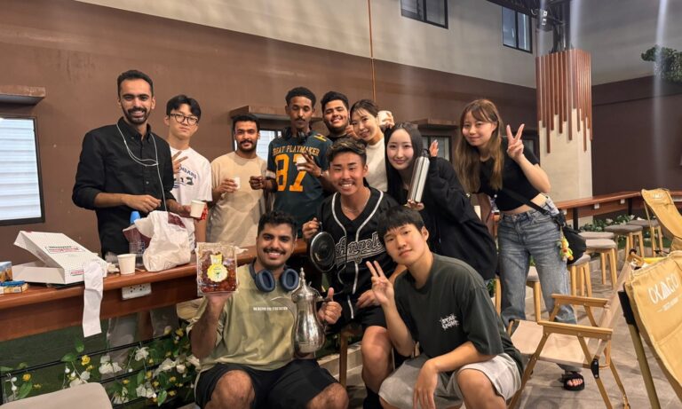 I.BREEZEのカフェに集まった多国籍の留学生