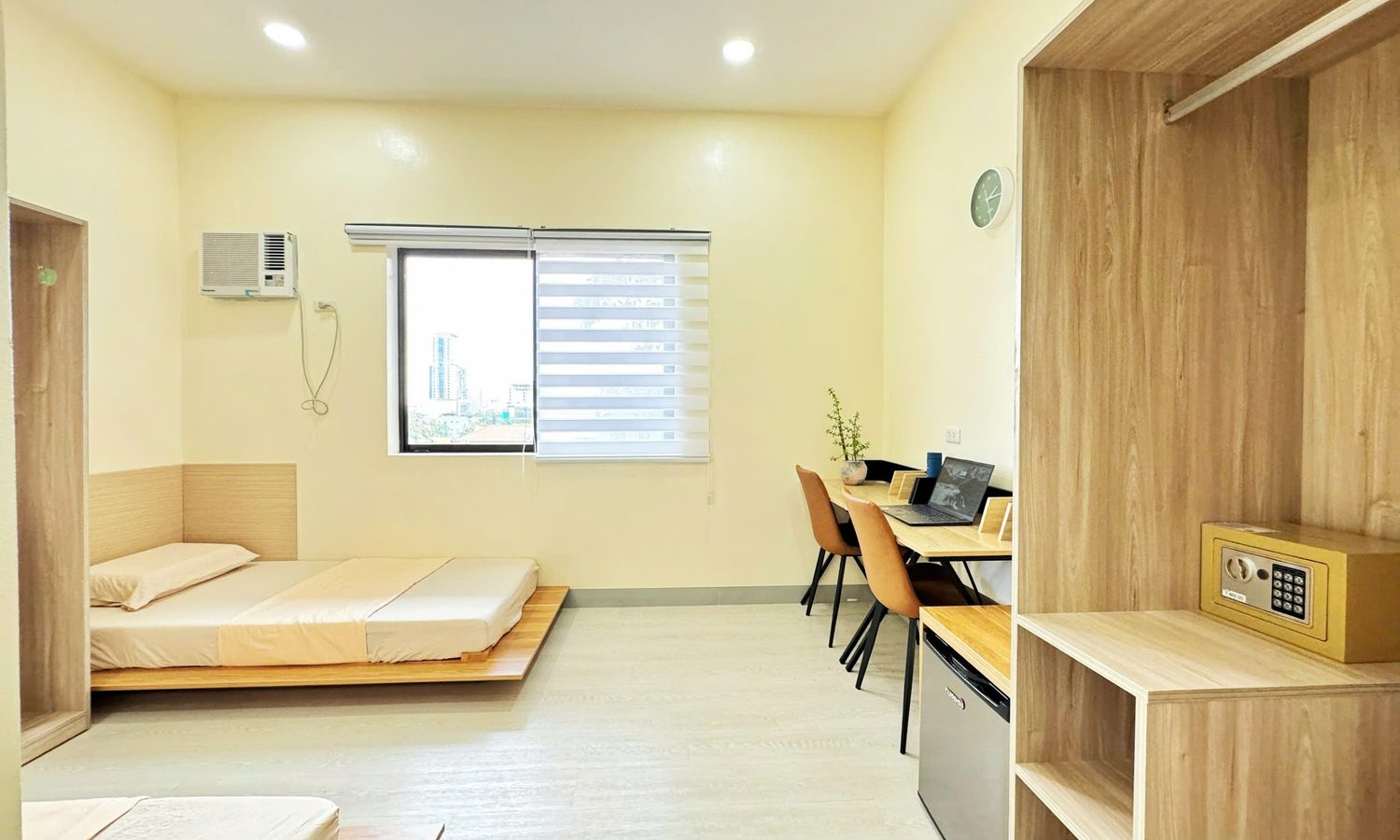 I.BREEZE プライム校の2人部屋(ベッド2台と机)