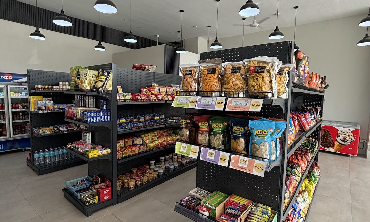 PILAの滞在先レジデンス1階にある売店