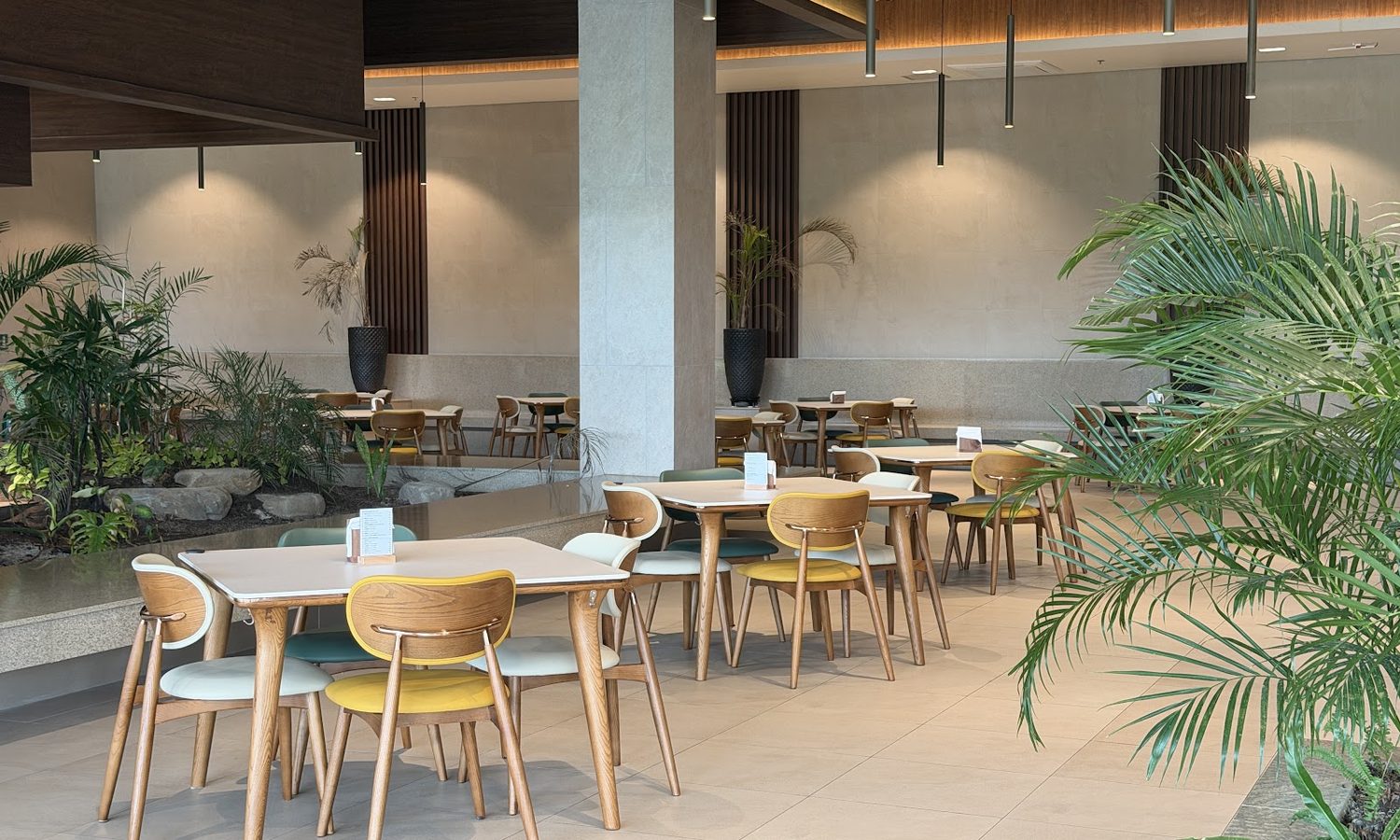 WALES NCAから車で約10分のゴルフ場The Vistaのクラブハウス