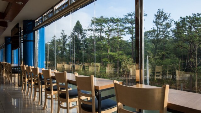 PINESメイン校のカフェテリア