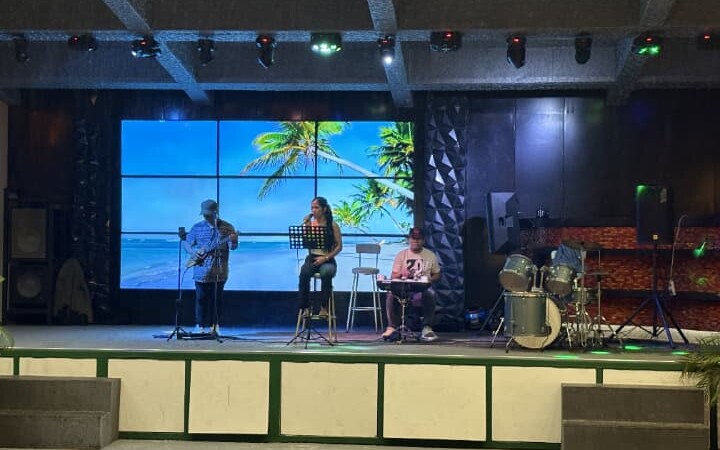 ライブバンド