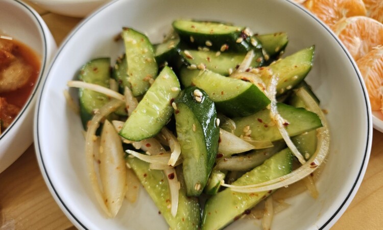 MONOL Spartaの食事：きゅうりの和え物