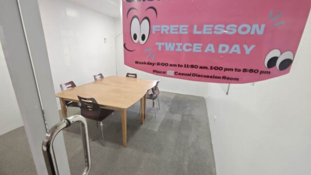 3D Academyのグループ教室。Casual Discussionの案内が貼ってある
