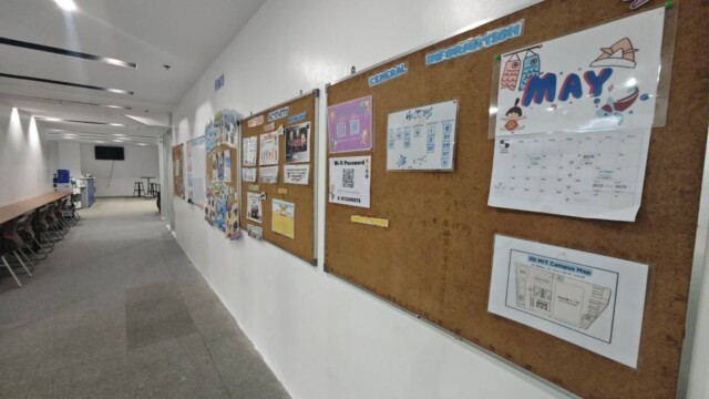 3D Academyのオフィス前の掲示板