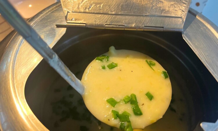A&J ECOの朝食（卵スープ）