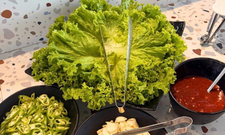 A&J ECOの昼食（サンチュと副菜）