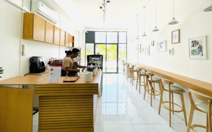 B'Cebu 1階のカフェ「Hola Coffee」の店内