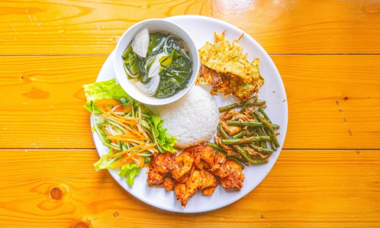 BECI シティ（ベシ シティ）の食事：品数の多い夕食プレート