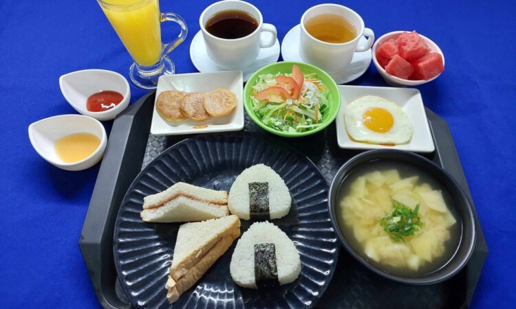Cebu Blue Oceanの朝食（パンとおにぎり）