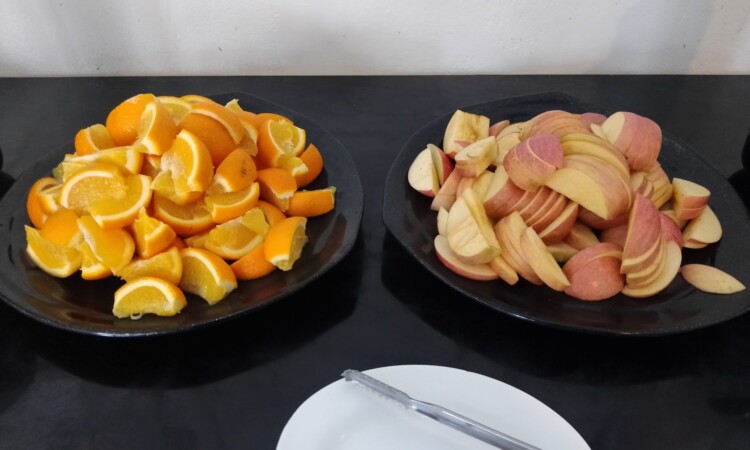 CELLA Uni スパルタ校の食事（フルーツ）