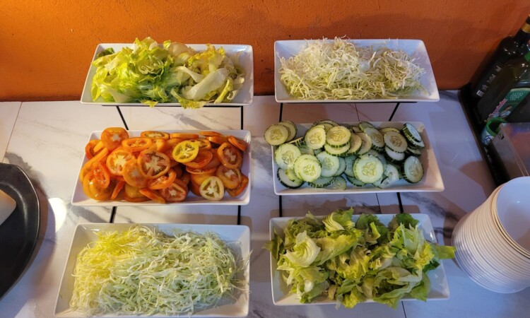 CELLA Uni スパルタ校のサラダバー