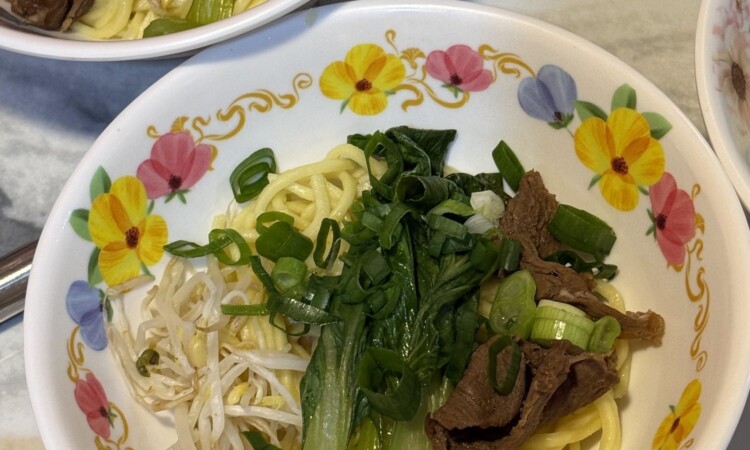 CELLA Uni スパルタ校の食事（麺料理）