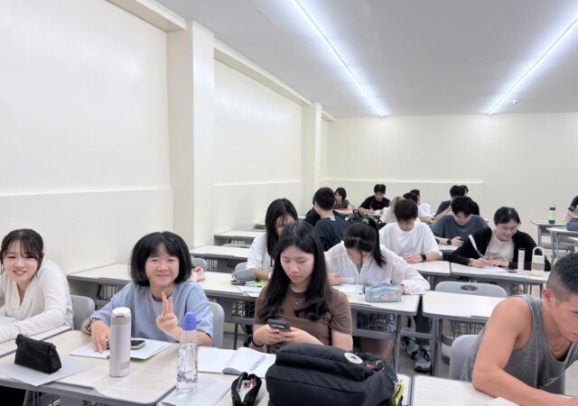 CG バニラッド校の大教室でのオプションクラス