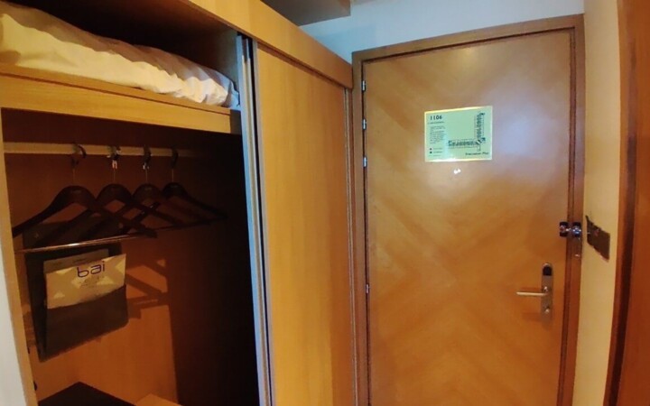 Bai Hotelデラックスルームのクローゼットと金庫