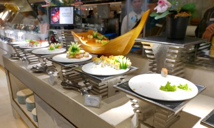 Café Baiのビュッフェの一皿ずつ盛りつけられた前菜