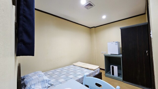 CPILSの1人部屋（窓が廊下側）
