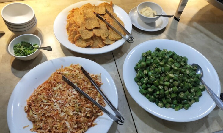 CPILSの食事（揚げ物と野菜）