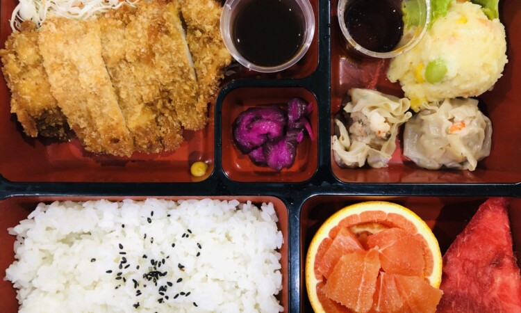 昼食：呑気のとんかつ弁当