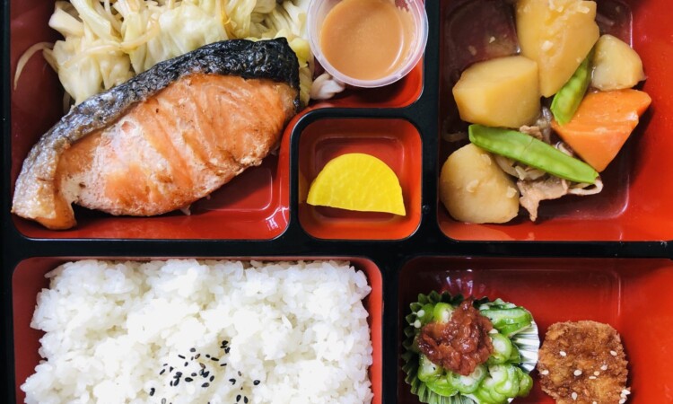 昼食：呑気の鮭のちゃんちゃん焼き弁当