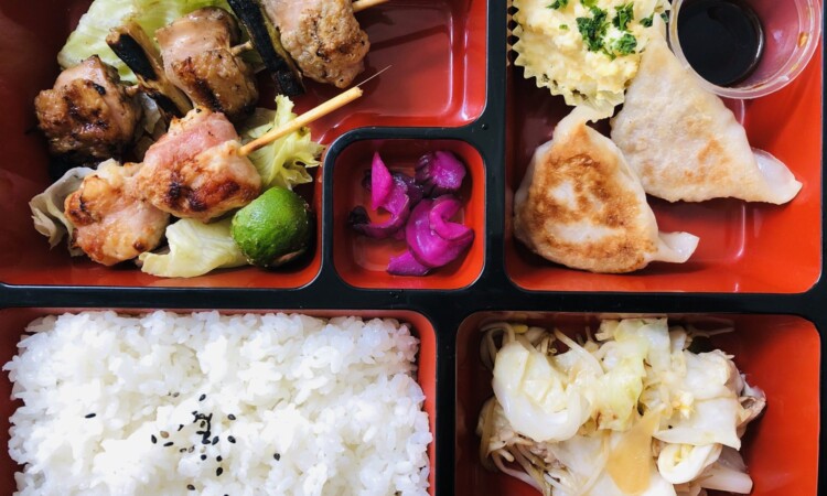 昼食：呑気の串焼き弁当