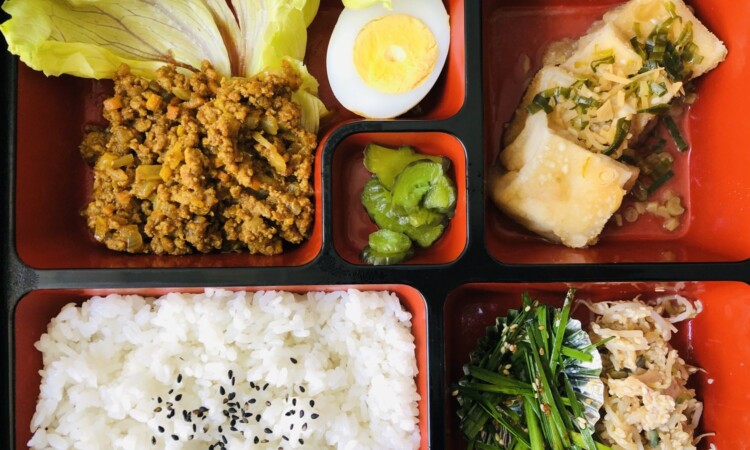 昼食：呑気のドライカレー弁当