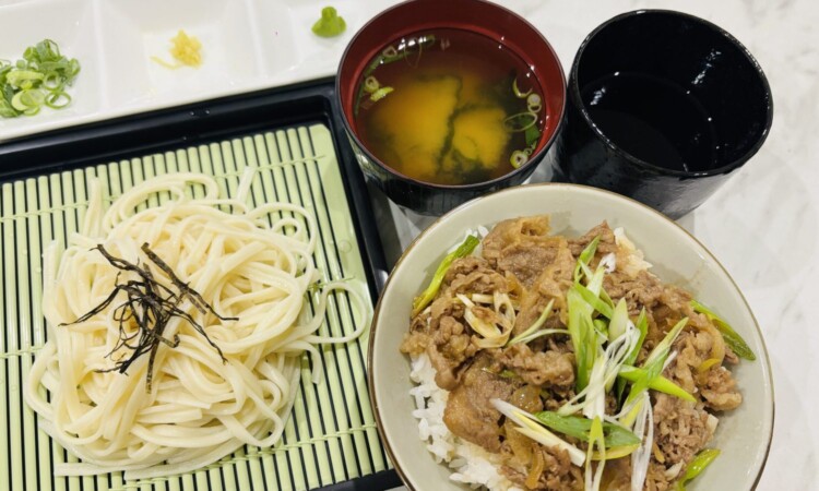 夕食：ざるうどんと牛丼