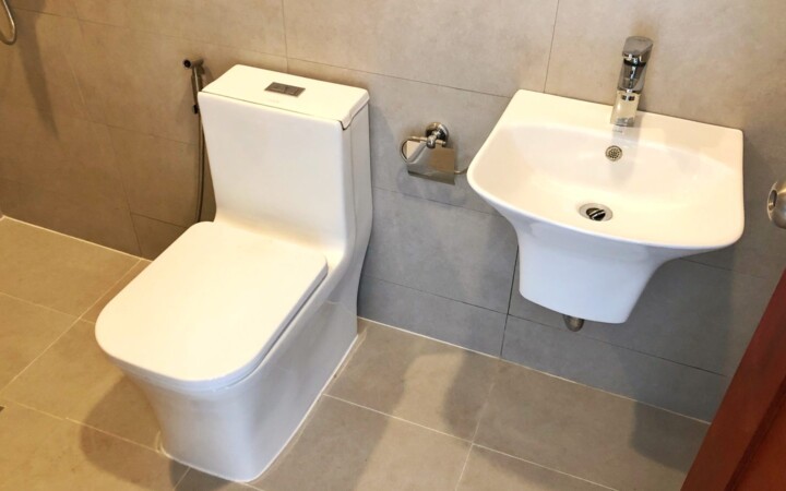 1人部屋のトイレと洗面台