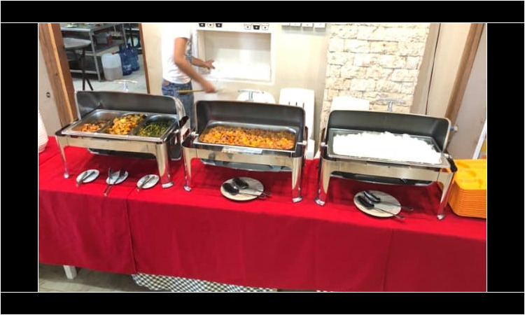 ELSAの食堂のビュッフェ台