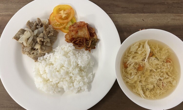 E-roomの朝食（ごはん・おかず・スープ）