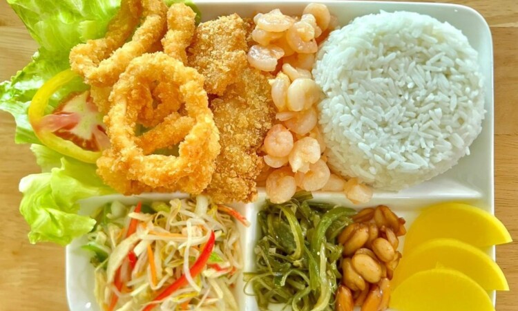 English Fella 1の夕食。魚介のフライの盛り合わせ